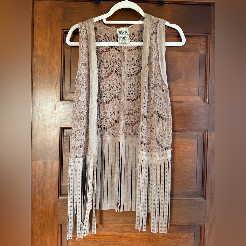 VOCAL WOMEN'S LACE STUDDED FRINGE VEST - Picture 3 of 6